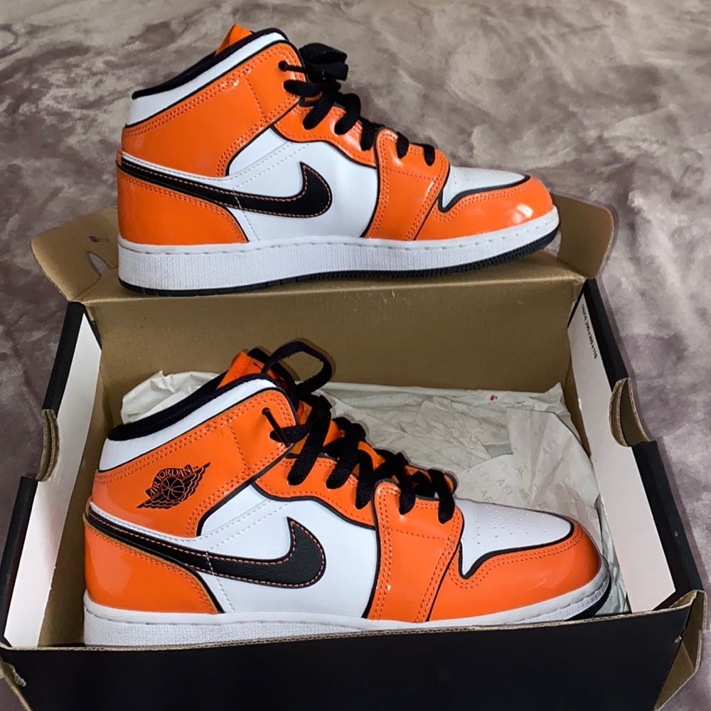 Jordan 1MID SE (GS)